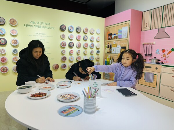경기 이천시립박물관에서 진행중인 샘표의 '오늘, 요리하는 새미가 있다' 체험 전시. 사진=샘표