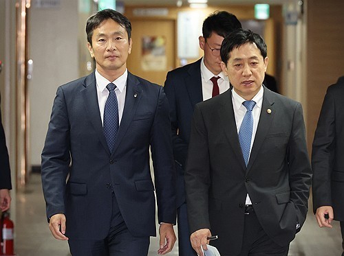 김주현 금융위원장(오른쪽)과 이복현 금융감독원장, 사진=연합뉴스