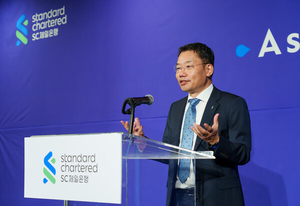‘2024 글로벌 리서치 브리핑’에서 박종훈 SC제일은행 수석 이코노미스트(전무)가 한국 경제 전망에 대해 발표하고있다. 사진=SC제일은행