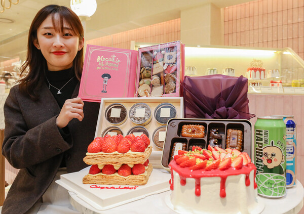현대백화점이 설을 맞아 '디저트 선물세트' 18여종을 선보인다. 사진=현대백화점