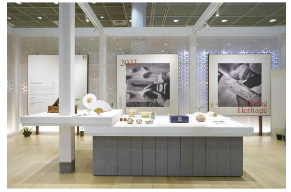 2023년 공예트렌드페어에 출품된 전승공예품 인증작들. 사진=문화재청