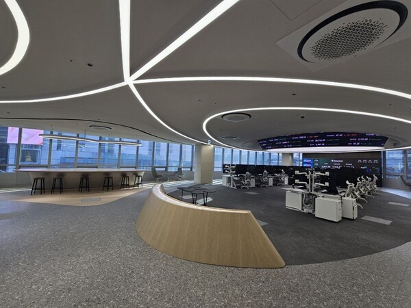 하나은행이 새로운 딜링룸 '하나 인피니티 서울(Hana Infinity Seoul)'을 개관했다. 사진=하나은행