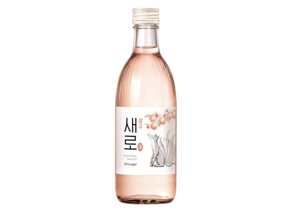 롯데칠성음료는 살구 과즙이 첨가된 '새로 살구'를 선보이며 새로의 라인업을 확대한다. 사진=롯데칠성음료