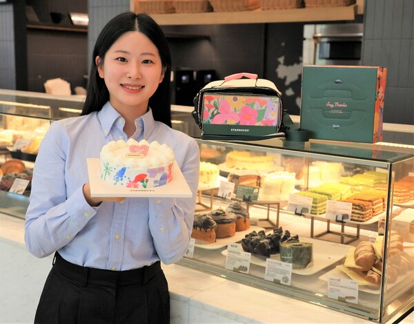 스타벅스 코리아가 가정의 달 5월을 앞두고 소중한 사람에게 감사의 마음을 전하기 좋은 디저트 6종에 대한 예약 주문을 진행한다. 사진=스타벅스 코리아