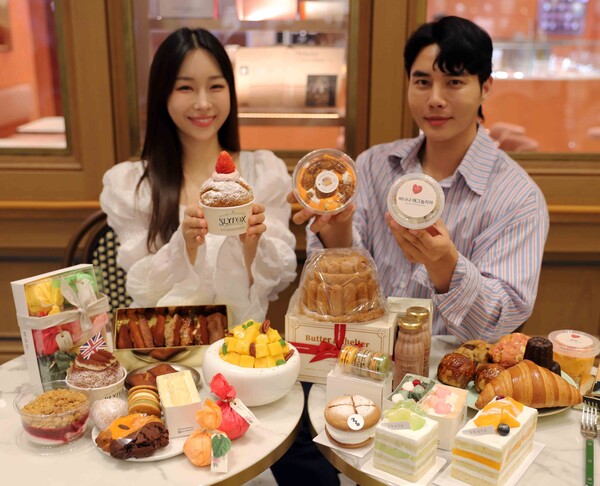 신세계백화점은 디저트 전문관 '스위트파크'에서 따뜻해진 날씨에 어울리는 디저트 신제품을 선보인다. 사진=신세계백화점