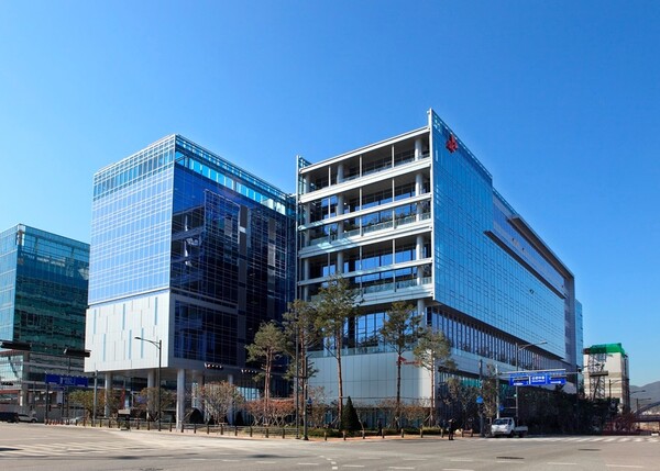 SK케미칼이 외형 성장을 이뤘지만 판매관리비 등 비용 증가로 영업이익은 감소했다. SK케미칼 본사 전경. 사진=SK케미칼