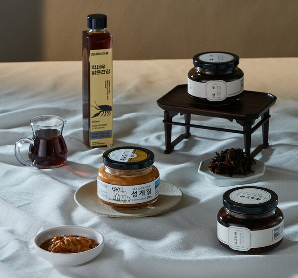 신세계백화점이 전 점포 신세계푸드마켓에서 '나는 김녕의 해녀입니다, 나는 김녕의 어머니입니다' 기획전을 진행한다. 사진=신세계백화점