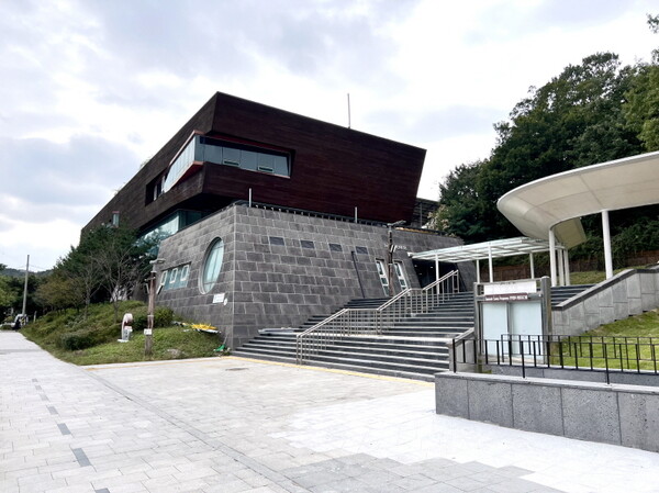 서울 관악구 서울시 관악복합평생교육센터 전경. 사진 = 관악복합평생교육센터