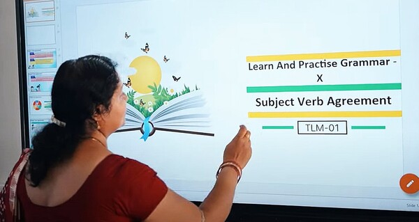 LG전자가 인도 에듀테크 시장 공략에 속도를 내고 있다. 인도 오디샤주 소재 럭세와르(Laksheswar) 공립 고등학교에서 'LG 전자칠판'을 활용해 수업을 진행하고 있는 모습. 사진=LG전자