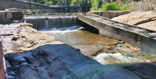 옥천암 하천. 사진 = 안병국 객원기자.