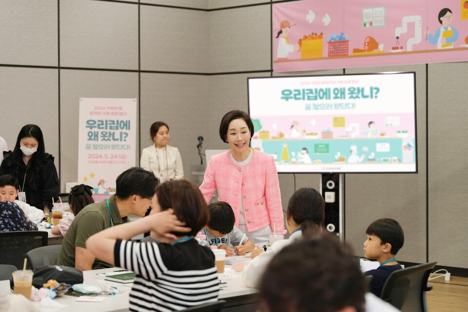 아워홈이 가정의 달을 맞아 임직원 가족 초청 행사 '우리집에 왜 왔니? 꿈 찾으러 왔단다!'를 성료했다. 사진=아워홈