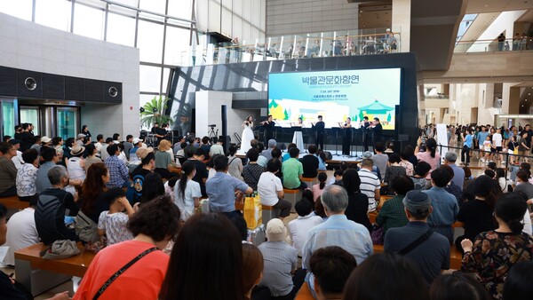 농심 '신나는 심포니'가 지난해 7월29일 서울 국립중앙박물관에서 오케스트라 공연을 하고 있다/사진제공=농심