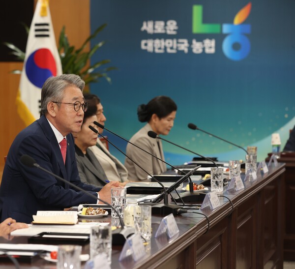 강호동 농협중앙회장이 농업인단체장 간담회에서 인사말을 하고있다/사진제공=농협중앙회