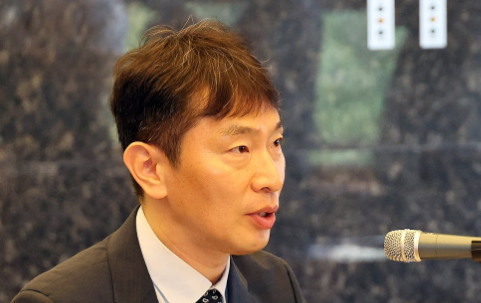 이복현 금융감독원장이 30일 국내 보험회사 최고경영자들을 만나 소비자 신뢰 회복을 위한 보험개혁을 당부했다.