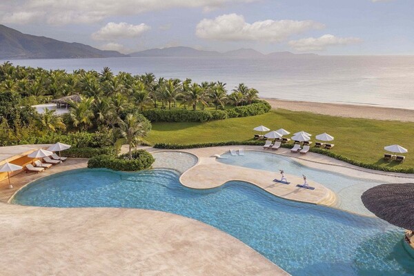 아나 만다라 캄란의 야외 수영장, 사진=호텔스닷컴