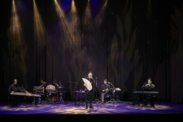 지난 2022년 전라남도 진도군에서 '굿GOOD보러가자' 공연이 진행 중인 모습이다. 사진 = 국가유산청