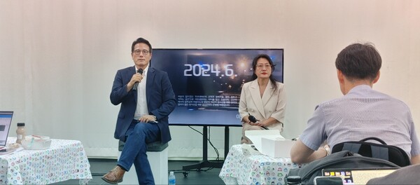 17일 서울 종로구 아르코꿈밭극장(옛 학전 소극장) 제막식 전 기자간담회에서 정 아르코 위원장이 발언하고 있다. 사진 = 이하영 기자 