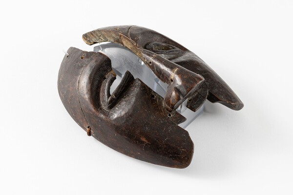 병산탈(을)의 X선 CT와 3D 프린팅을 활용해 제작한 하부 보강판 장착 모습. 사진 = 국가유산청 