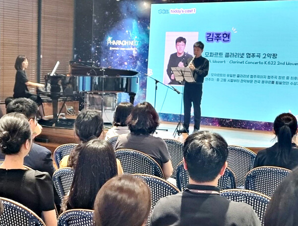 아트위캔 '토닥토닥 앙상블' 소속 아티스트가 연주를 선보이고 있다. 사진=바디프랜드