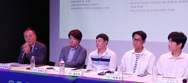 손 대표가 28일 서울 중구 삼일로창고극장에서 인사말을 발언하고 있다. 사진 = 이하영 기자 