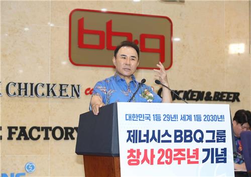 윤홍근 제너시스BBQ 그룹 회장. 사진=제너시스BBQ 제공