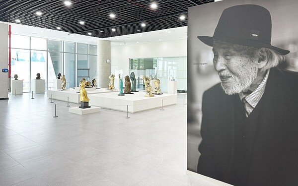 한국과학기술원 내 故 백문기 작가 기증작품 전시회 전경. 사진 = KAIST