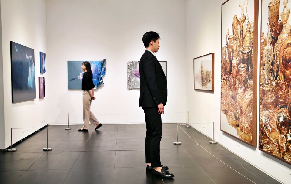 광주신세계갤러리가 제 25회 광주신세계미술제에 1차 선정작가로 선별된 작가들의 작품을 선보이고 있다. 사진=신세계백화점