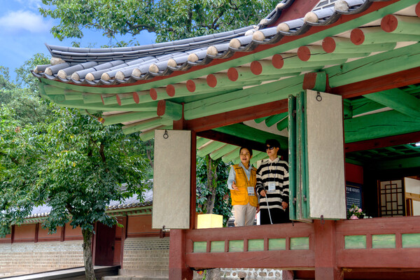 시각장애인 대상 현장영상해설 서비스 종묘 프로그램 안내 이미지. 사진 = 국가유산청