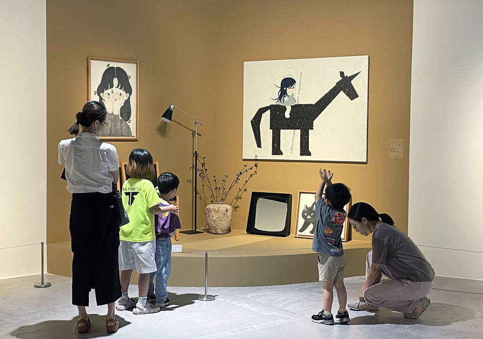 신세계갤러리 센텀시티가 내달 20일까지 열리는 아트 전시 'COLLECTIBLES: 공간에 취향을 담다'를 소개한다. 사진=신세계백화점