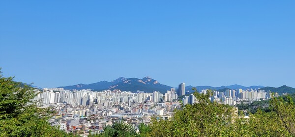 전망대에서 바라본 수락산, 불암산 전경. 사진 = 안병국 객원기자