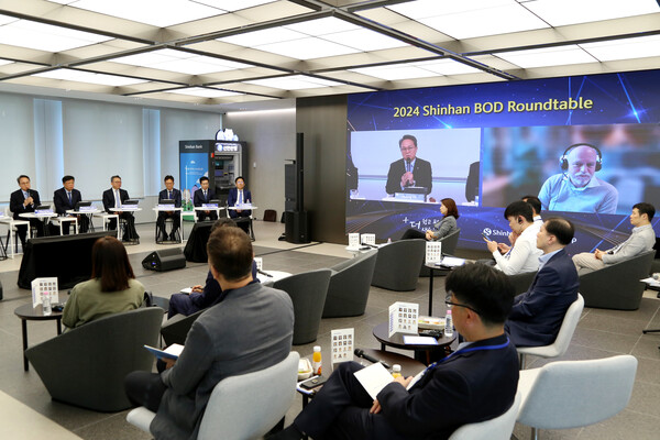 신한지주 이사회가 국내외 투자자를 초청해 '라운드테이블'을 개최했다. 사진=신한지주