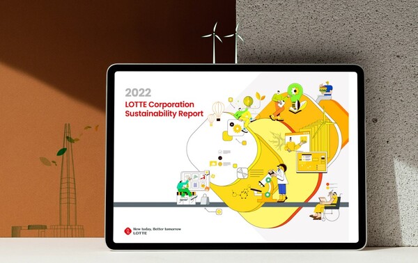 롯데지주가 발간한 2022 지속가능경영보고서가 지난 25일 열린 '2024 ARC 어워즈'에서 대한민국 부문 및 디자인 부문 대상을 수상했다. 사진=롯데지주