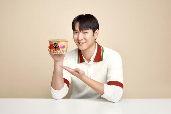 농심이 신라면 툼바 광고모델로 배우 고경표를 발탁하고 디지털 광고를 선보였다.