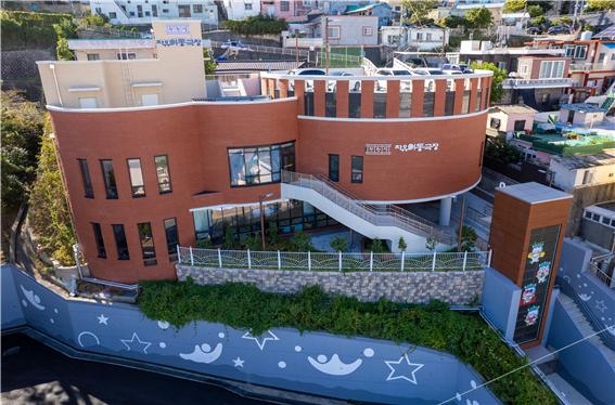 부산 서구 한형석 자유아동극장 전경. 사진 = 부산 서구