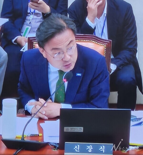 신장식 조국혁신당 의원이 국정감사에서 발언하고 있다. 사진=이상현 기자