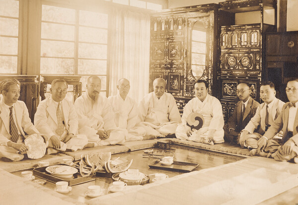 오세창과 간송 전형필 선생. 사진 = 간송미술관 