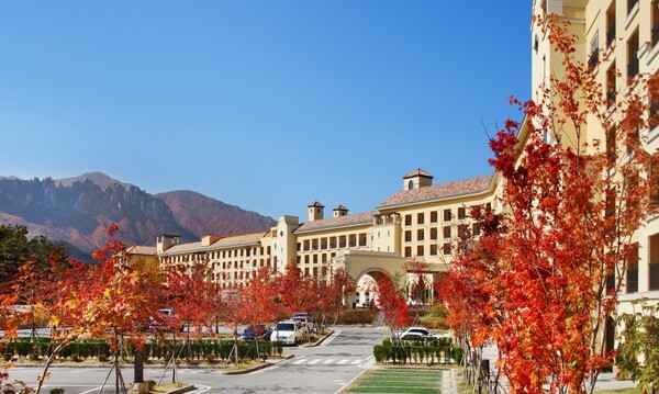 강원도 속초에 위치한 한화리조트 설악 쏘라노 전경. 사진 = 한화호텔앤드리조트 