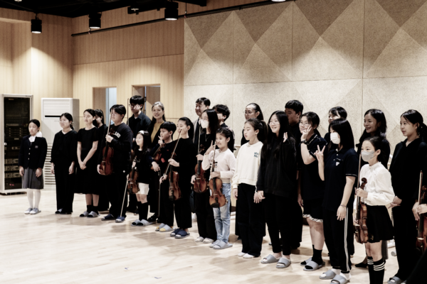 이경선 음악감독은 우리나라를 대표하는 바이올리니스트로 현재 미국 인디애다내 음대 종신 교수로 재직 중이다. 창원국제실내악축제 기간에 늘 마스터 클래스를 열어 지역의 학생들을 만난다. 사진 = 창원국제실내악축제 