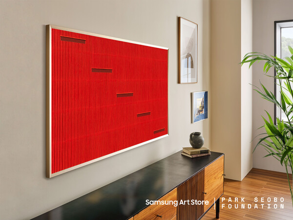  '삼성 아트 스토어'를 통해 단색화의 거장 고 박서보 화백의 작품을 만나볼 수 있다. 더 프레임을 통해 만날 수 있는 '묘법 No.081105 (2008년 작)'. 사진=삼성전자