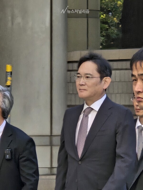 이재용 삼성전자 회장이 11일 오후 서울 서초구 서울중앙지방법원에서 열린 '삼성 부당합병 의혹' 관련 4차 공판에 출석하고 있다. 사진=김문수 기자