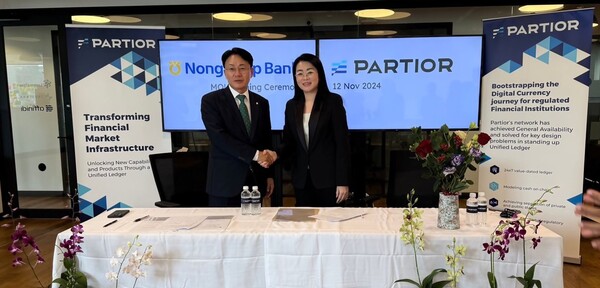 이석용 NH농협은행장(왼쪽)과 Stella Lim Biz Dev 파티오르 대표. 사진=NH농협은행