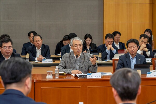 이석준 NH농협금융지주 회장이 회의를 주재하고 있다. 사진=NH농협금융지주
