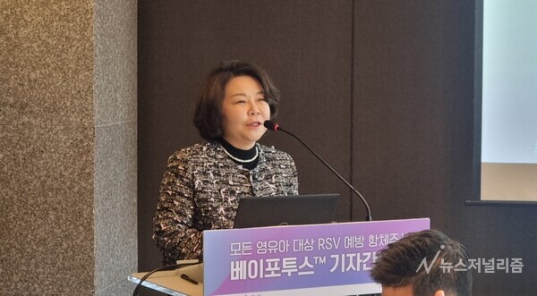 박희경 사노피 백신사업부 대표가 3일 서울 중구 더 플라자 호텔에서 열린 기자간담회에서 인사말을 전하고 있다. 사진=노신영