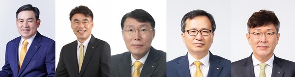 (왼쪽부터) 김성현 KB증권 대표이사, 이홍구 KB증권 대표이사, 김재관 KB국민카드 대표이사 후보, 정문철 KB라이프생명보험 대표이사 후보, 박찬용 KB데이타시스템 대표이사 후보. 사진=KB금융