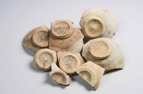 '용왕(龍王)'명 묵서가 쓰인 백자. 사진=국립경주박물관