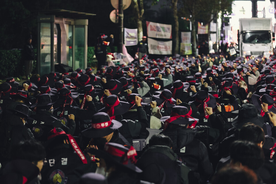 12월2일 포항제철소 앞에서 포스코 노조가 파업 출정식을 진행 중이다. 사진=포스코 노동조합