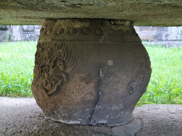 보존처리·복원 전의 건원릉 고석. 사진=국가유산청