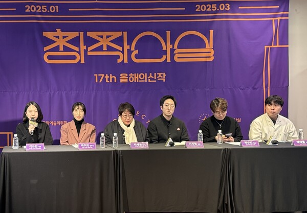 '무명호걸'의 이규린 총괄 프로듀서가 26일 서울 종로구 대학로예술극장 1층에서 열린 17회 창작산실 1차 시기별 기자간담회에 참석해 질문에 답하고 있다. 사진=양찬혁 기자