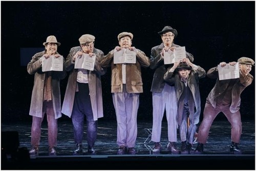 2023년 국립오페라단 솔리스트 바리톤 이천초, 베이스 최공석, 바리톤 박은원, 베이스 박의현, 테너 강도호(왼쪽부터)가 국립오페라단 정기공연 '한여름 밤의 꿈' 무대에서 연기하고 있다. 사진=국립오페라단