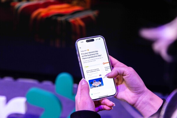 CES 2025에서 공개된 에스터의 서비스 시연 장면. 사진=SKT